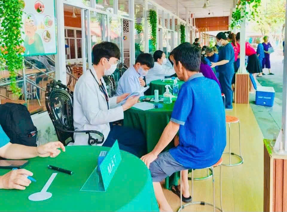278 người cao tuổi tại Viện an dưỡng Bình Mỹ được khám sức khỏe miễn phí