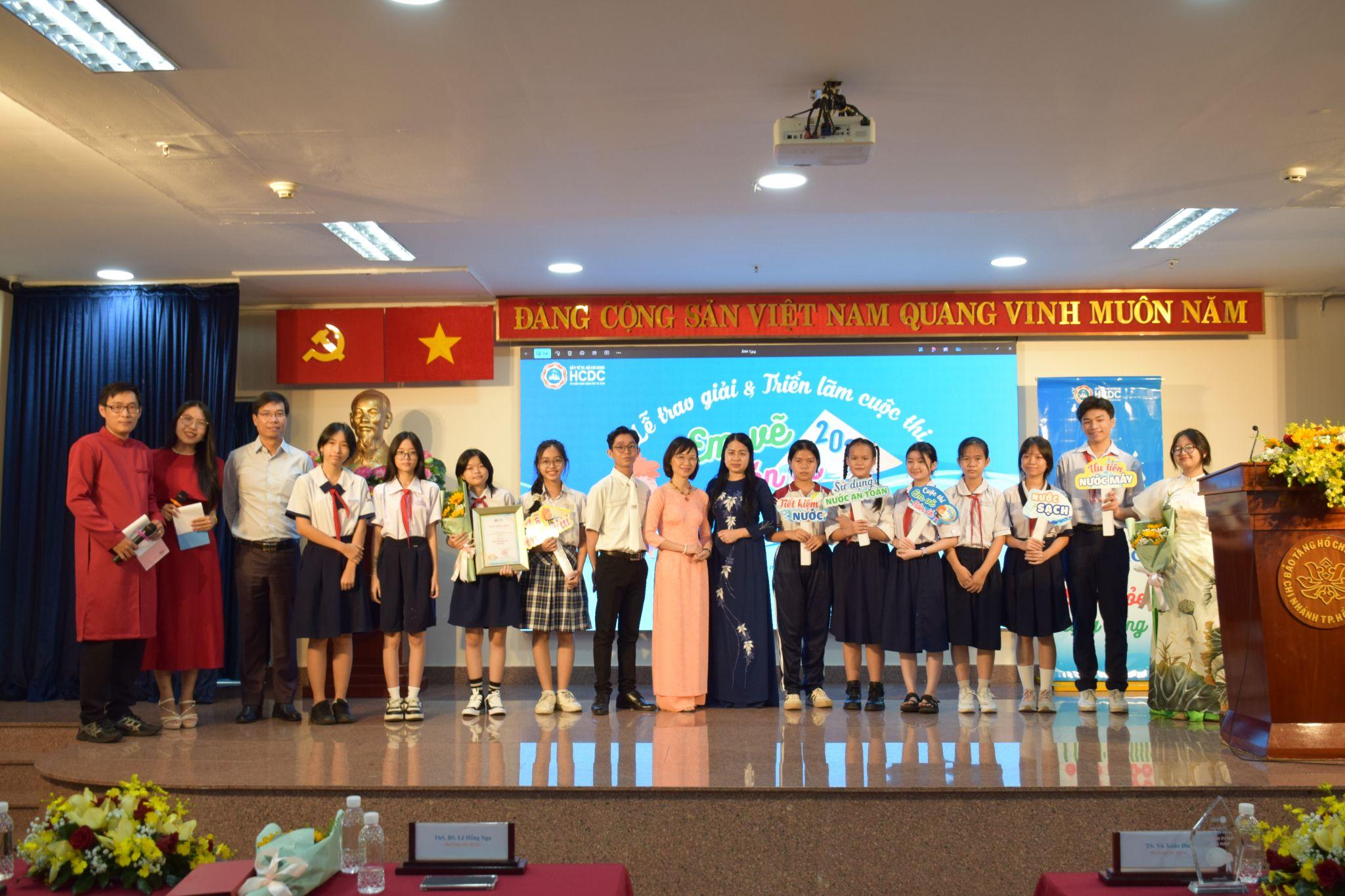Sắc màu nón lá lan tỏa thông điệp về nước sạch và sức khỏe cộng đồng
