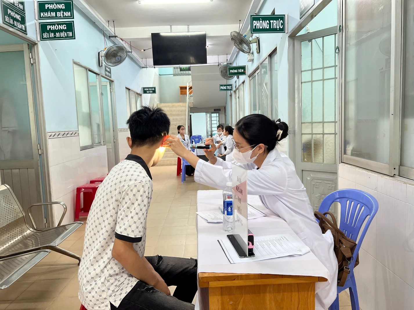 Tân Nhựt: Phân luồng điểm khám sức khỏe toàn diện theo từng nhóm lứa tuổi