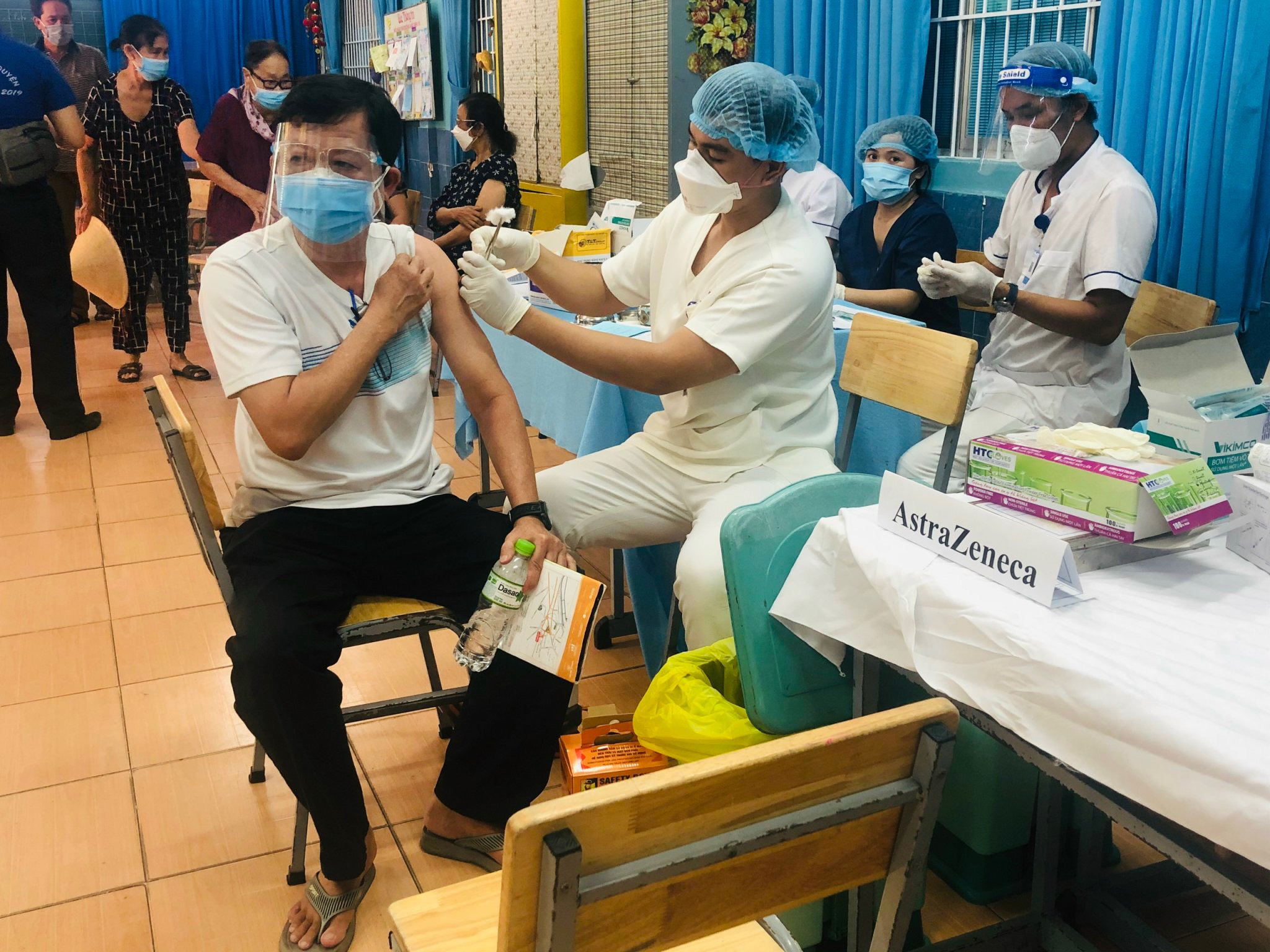 TP. Hồ Chí Minh: 61 điểm tiêm vắc-xin phòng COVID-19 hoạt động xuyên suốt kỳ nghỉ lễ 30/4 - 01/5