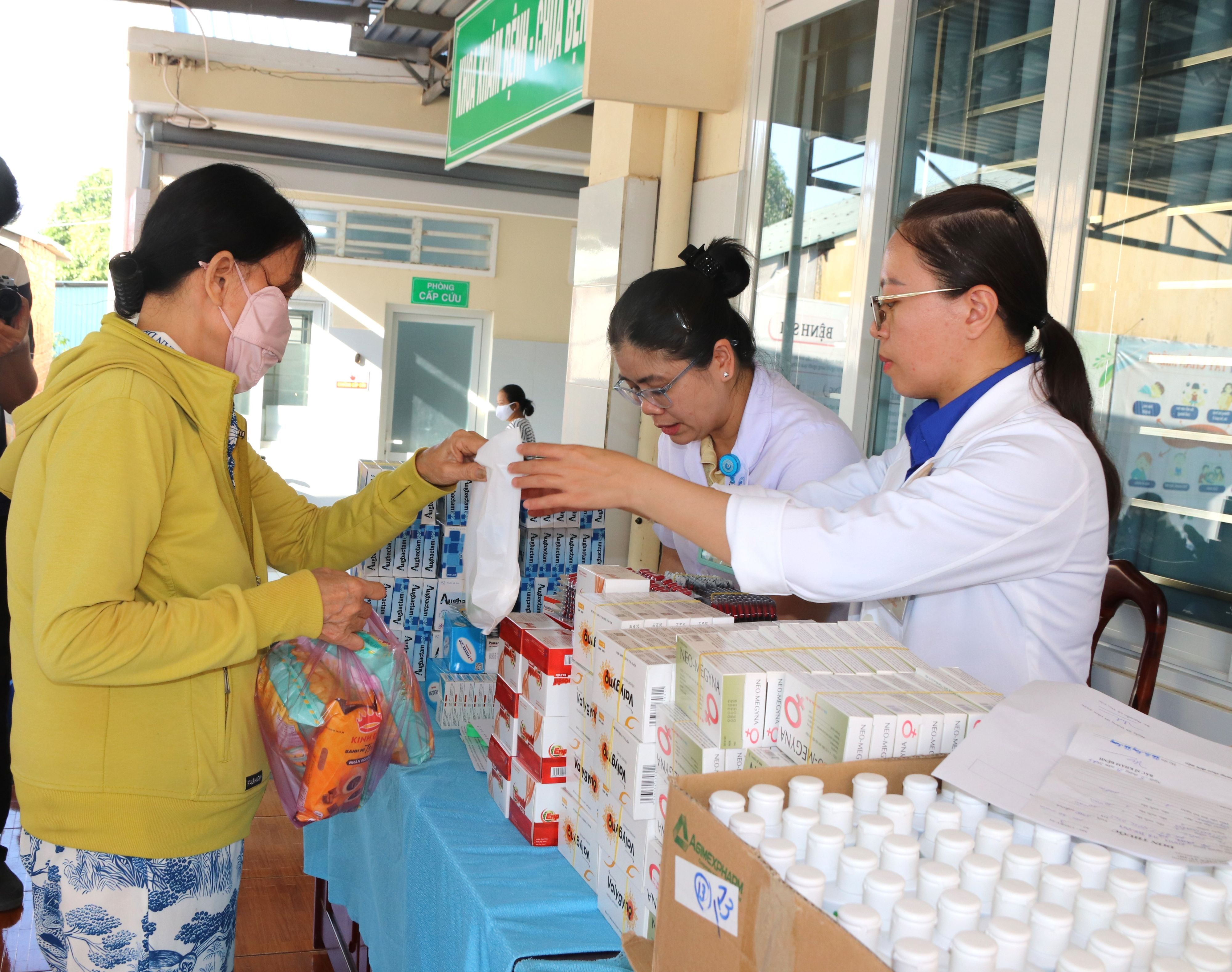 Xã Đất Đỏ: khám sàng lọc và tầm soát bệnh lý chuyên khoa cho khoảng 400 người dân