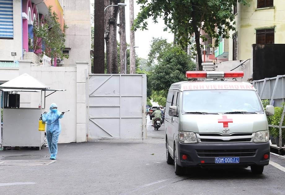 Thông tin thêm trường hợp người bệnh mắc COVID-19 tử vong trên đường chuyển viện