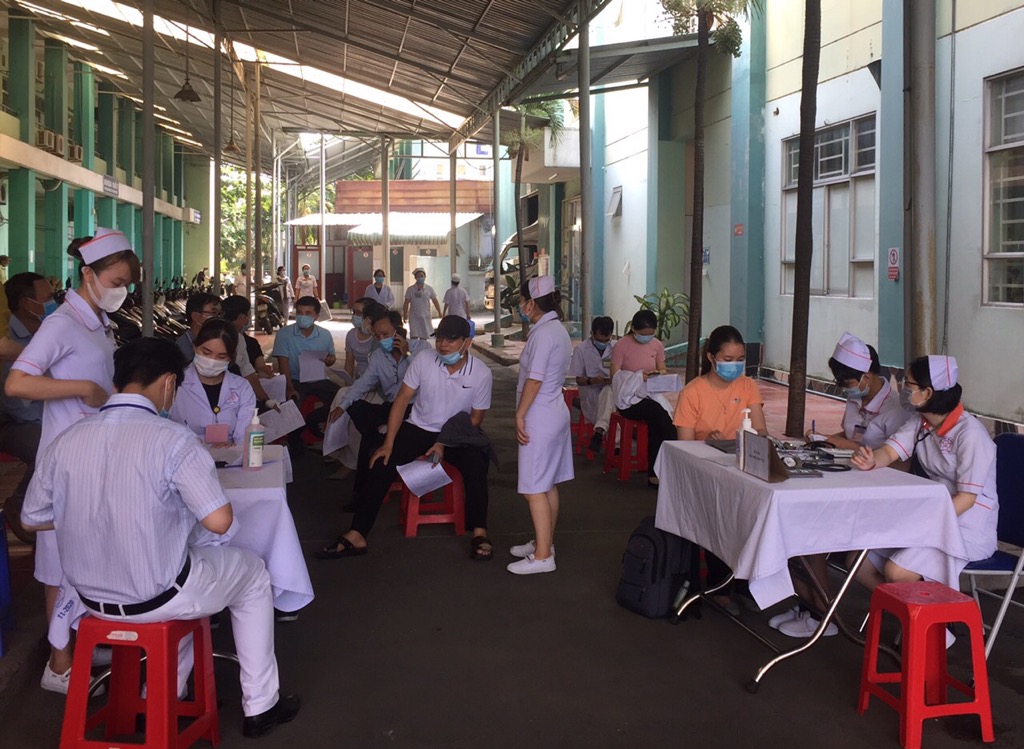 TP.HCM: tập trung triển khai tiêm vắc xin phòng COVID-19