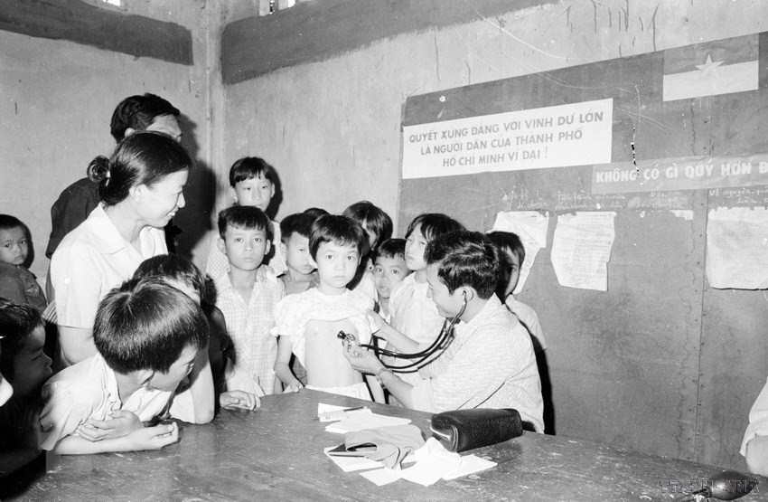 Chào mừng Ngày Thầy thuốc Việt Nam 27/2/1955 – 27/2/2025: Hành trình 50 năm phát triển y tế cộng đồng góp phần nâng cao sức khỏe, tầm vóc, tuổi thọ và chất lượng cuộc sống của người dân TP.HCM