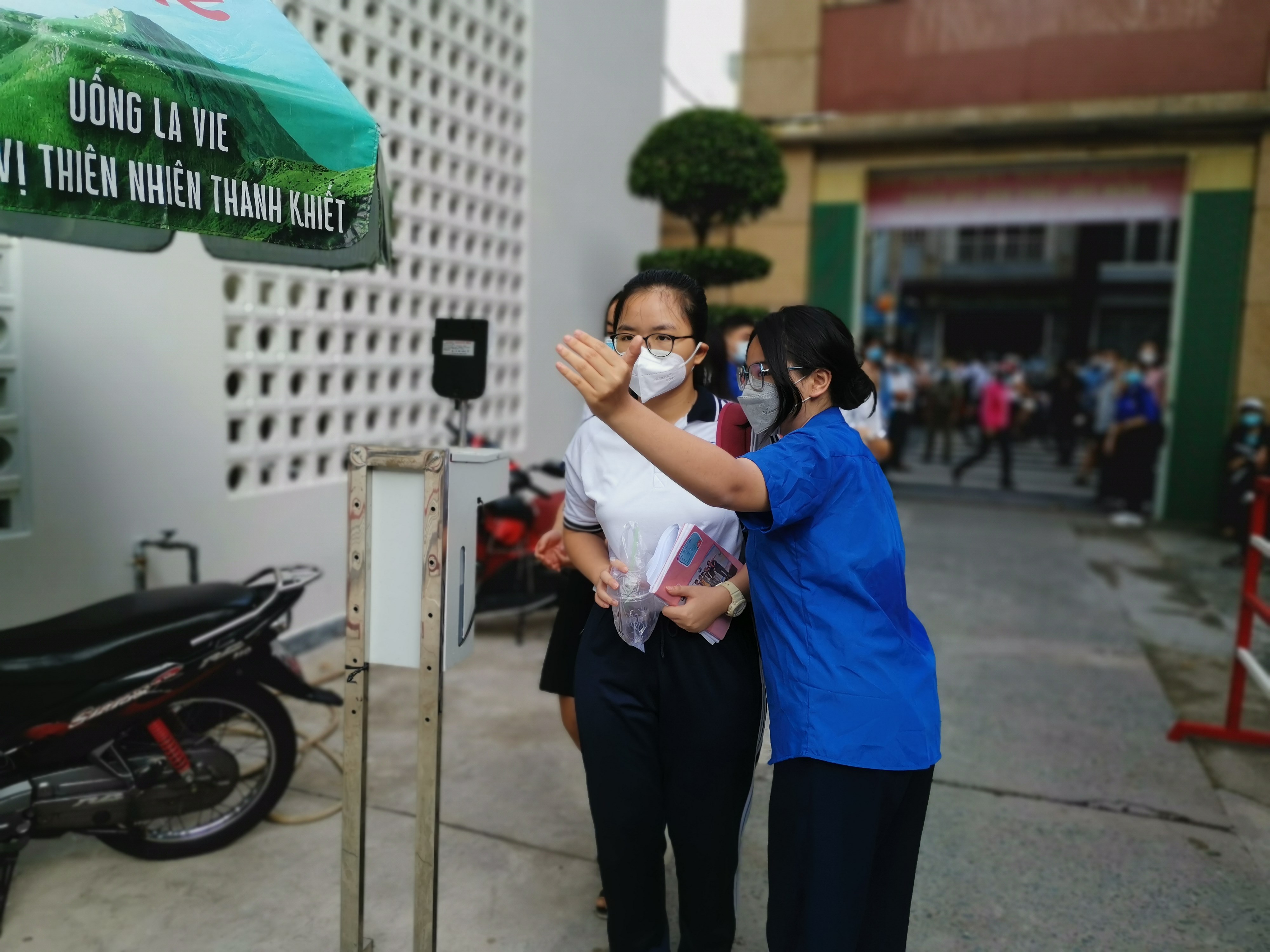 Phóng sự ảnh ngày thi đầu tiên kỳ thi tuyển sinh vào lớp 10 năm 2022-2023