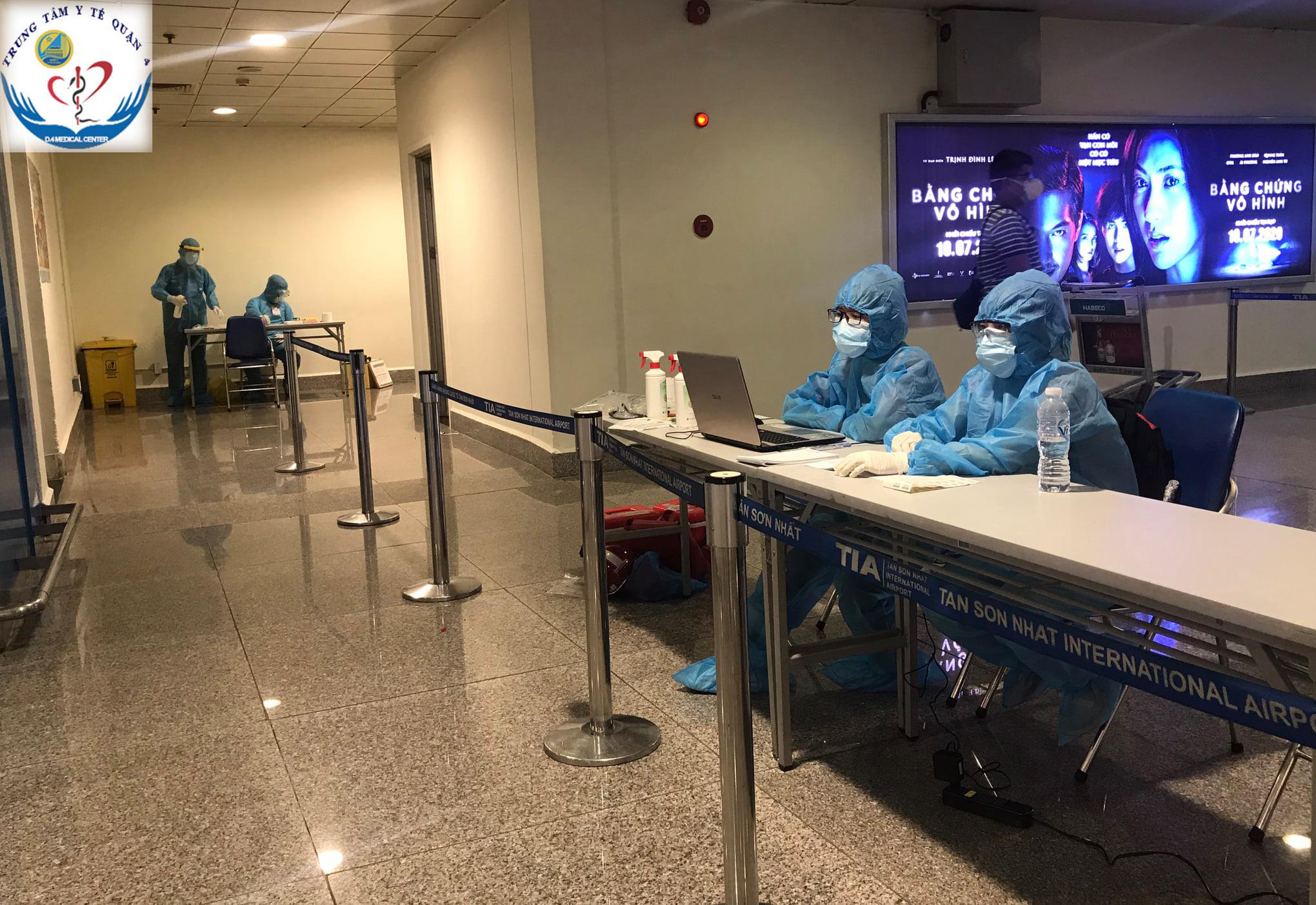 TTYT quận 4 lấy mẫu xét nghiệm Covid-19 tại sân bay Tân Sơn Nhất